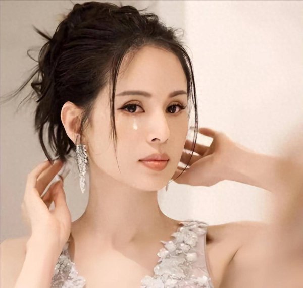 股票配资流程 李若彤回怼网友：我是演员，又不是天上的神仙！